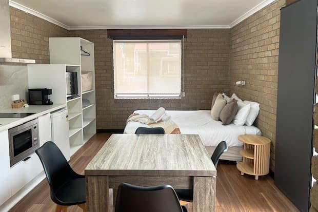 Deluxe Studio (1BR)