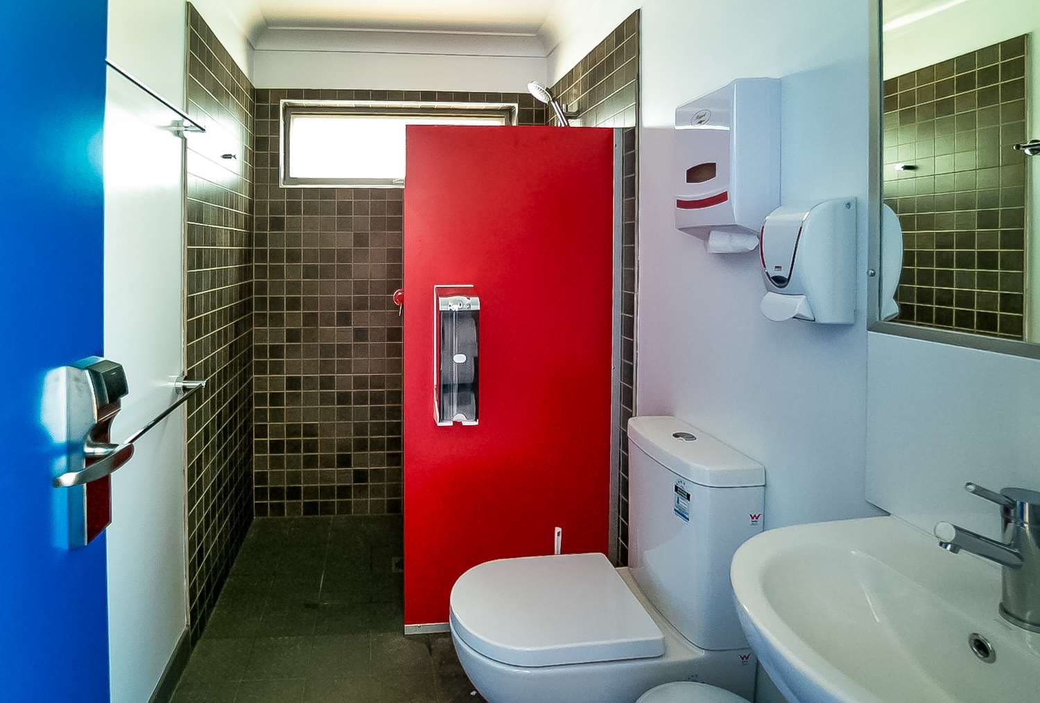 En suite style amenities. 