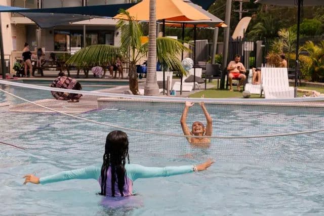 Pool Middle rock.jpg