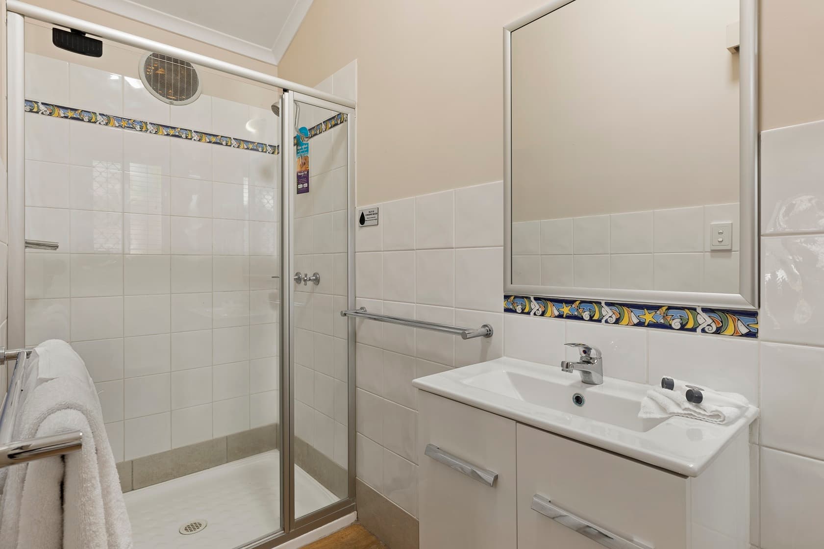 Deluxe Studio bathroom