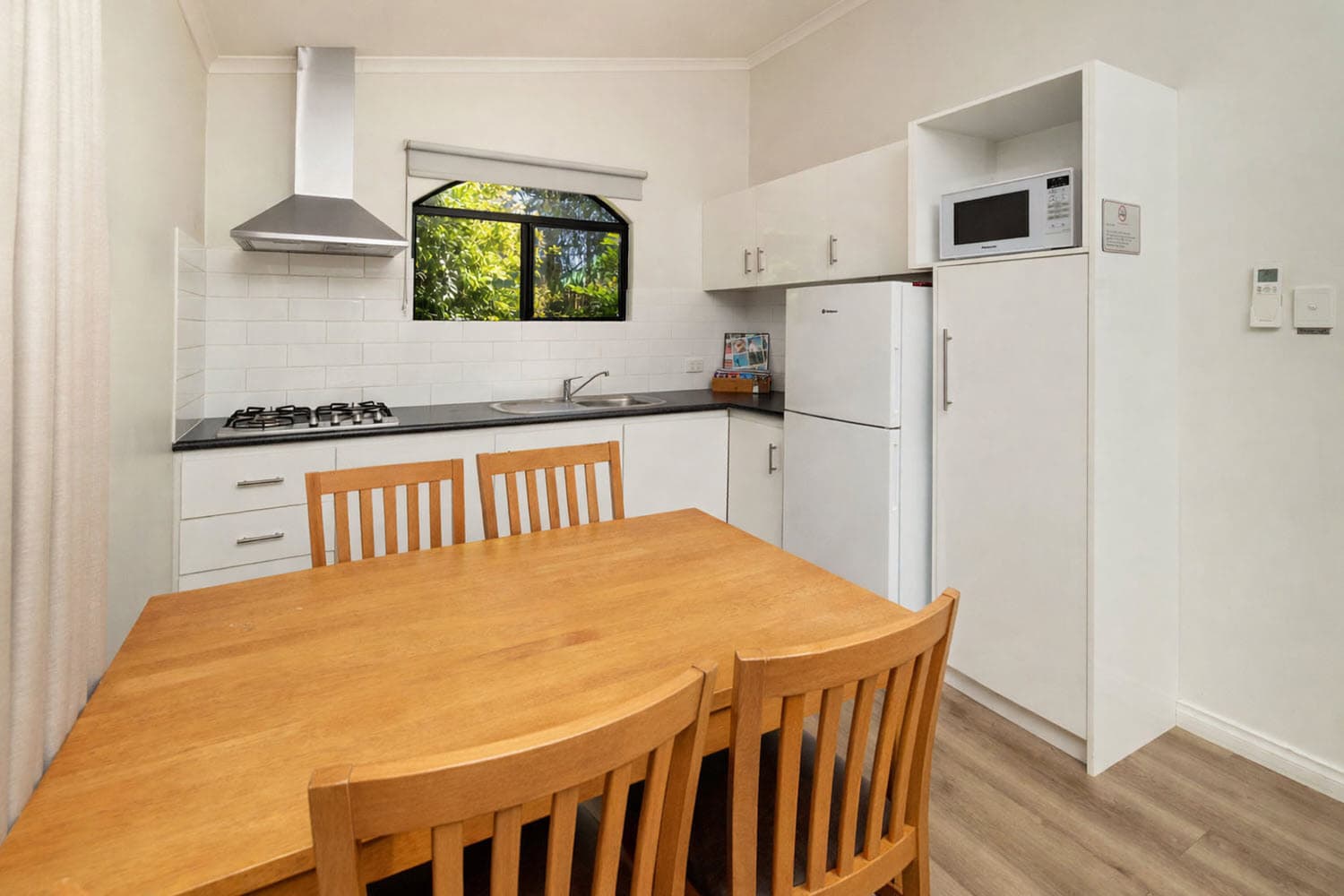 2 Bedroom Chalet Dining Kitchen