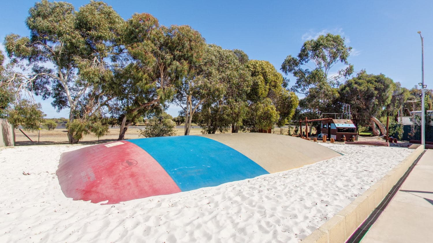 Bunbury Jumping Pillow 1500px-00.jpg (1)