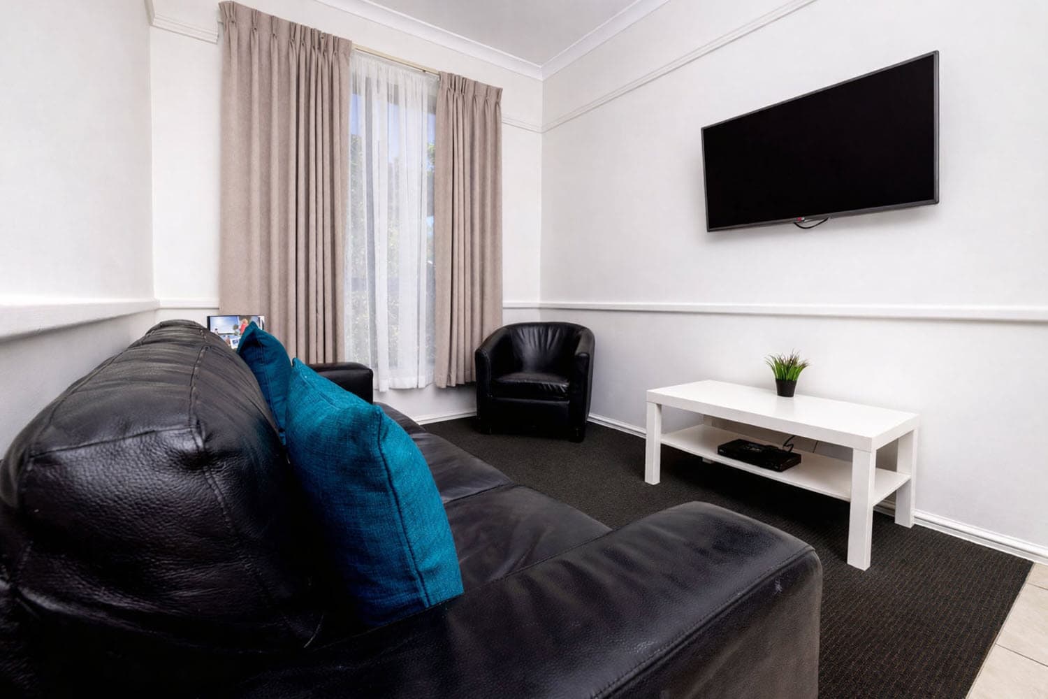2 Bedroom Duplex Living