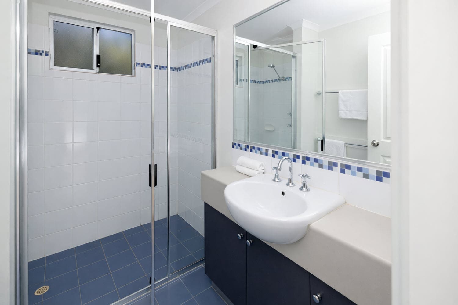 2 Bedroom Holiday Home Bathroom