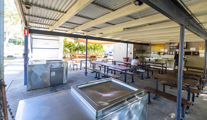 725X420 Airlie Beach Holiday Park Camp Kitchen