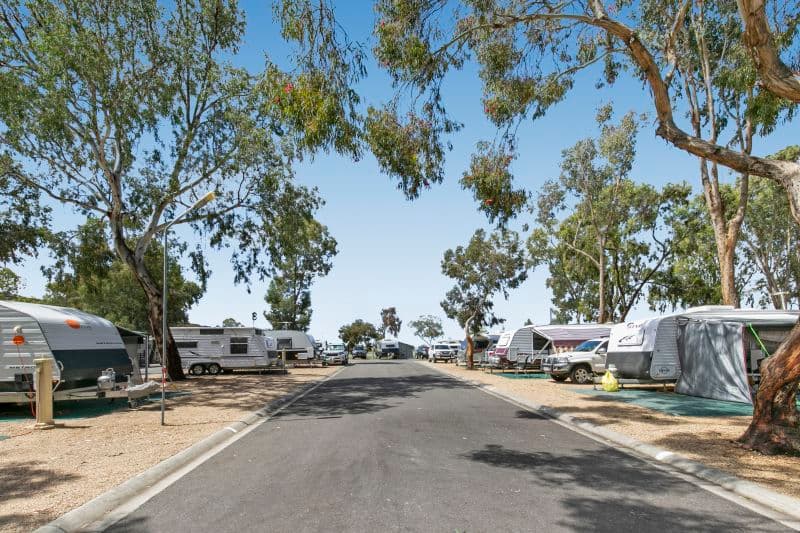 Large tidy shady powered sites