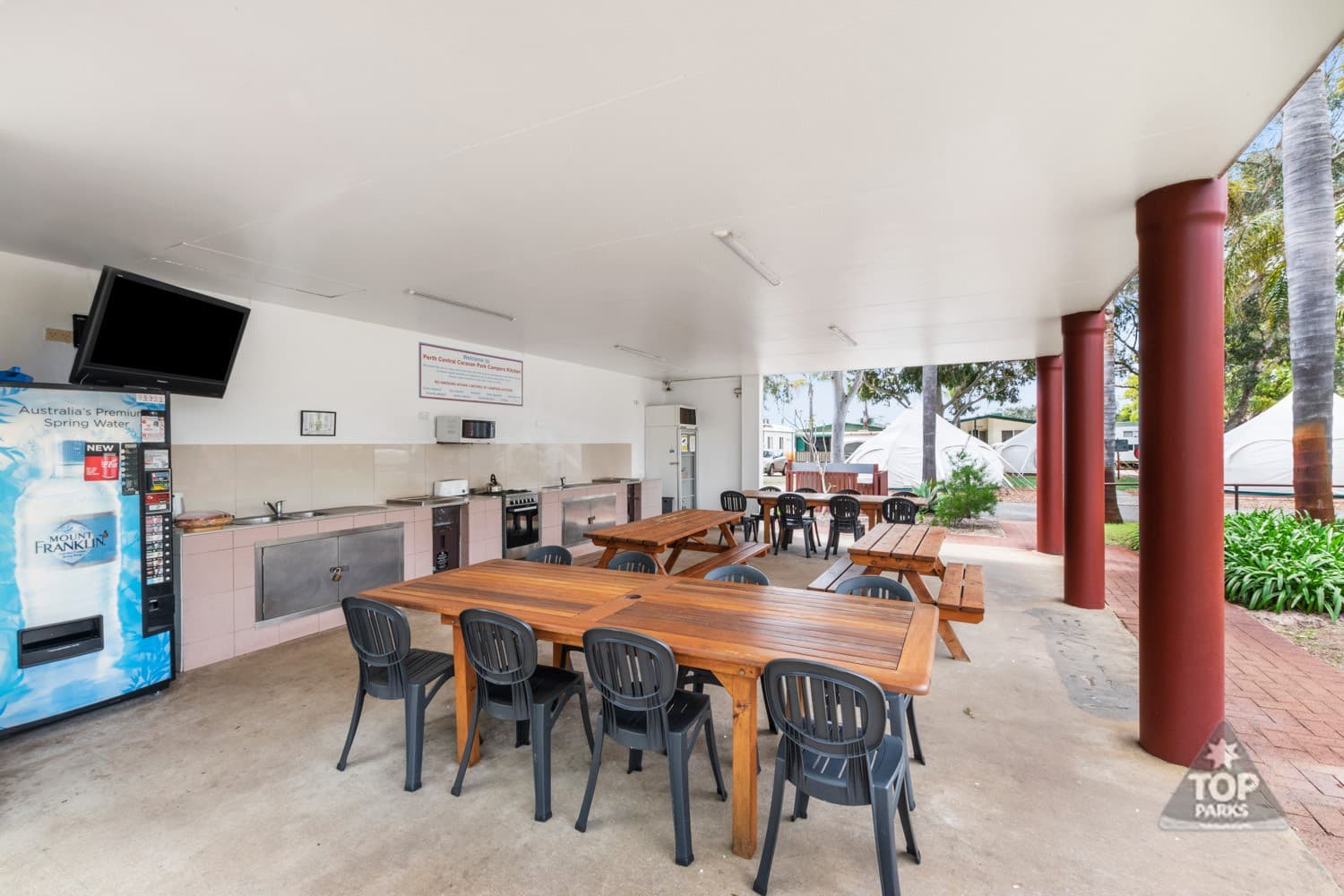 Campkitchen (1)