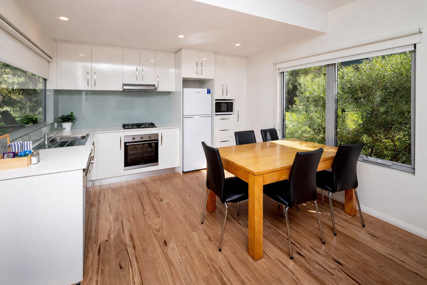 2 Bedroom Deluxe Villa Kitchen Dining