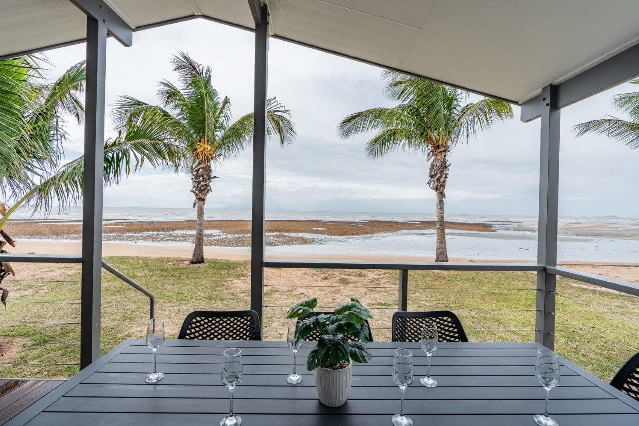 Tasman Holiday Parks Rollingstone - 3 Bedroom Beachfront Villa