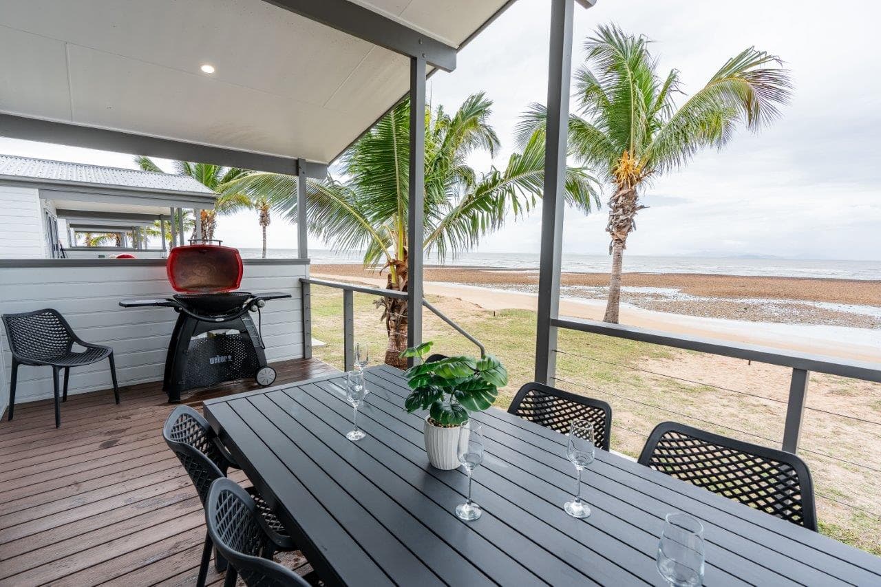Tasman Holiday Parks Rollingstone - 3 Bedroom Beachfront Villa