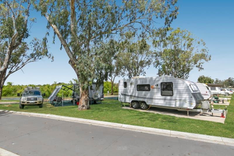 Large tidy shady powered sites