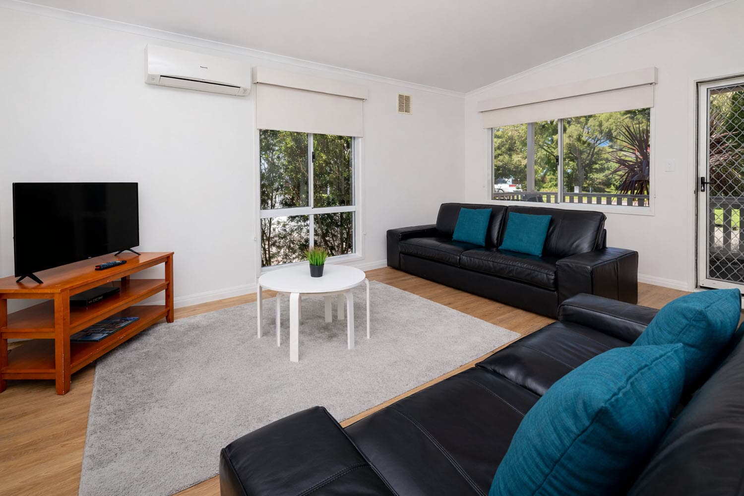 2 Bedroom Holiday Home Living Area