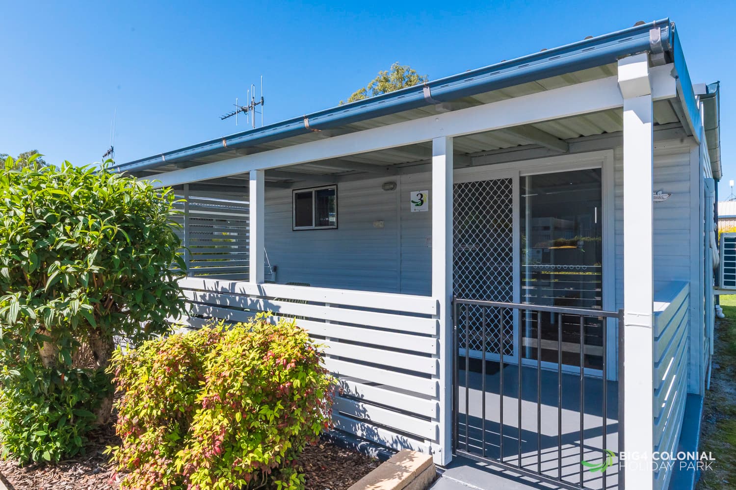 Large verandah of the two room studios. 