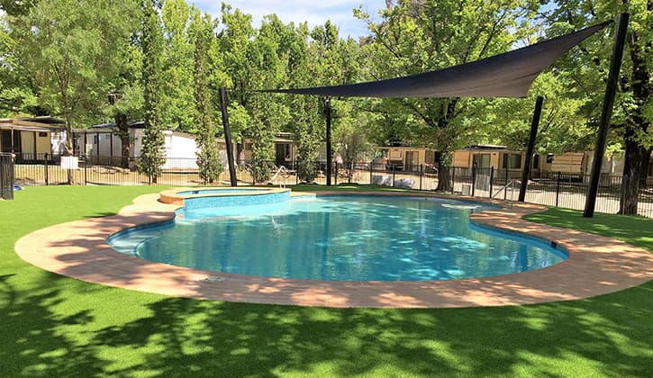 725X420 NRMA Bright Caravan Park Swimming Pool