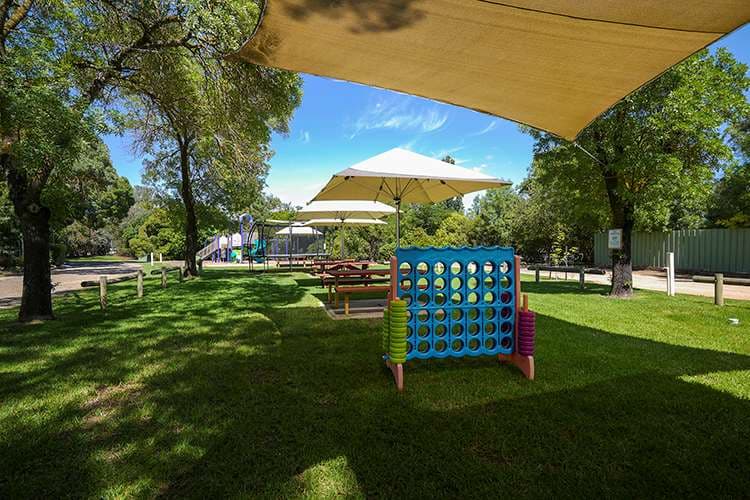 19 EATING AREA