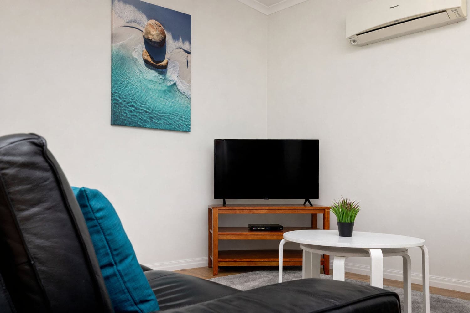 2 Bedroom Holiday Home Living Area