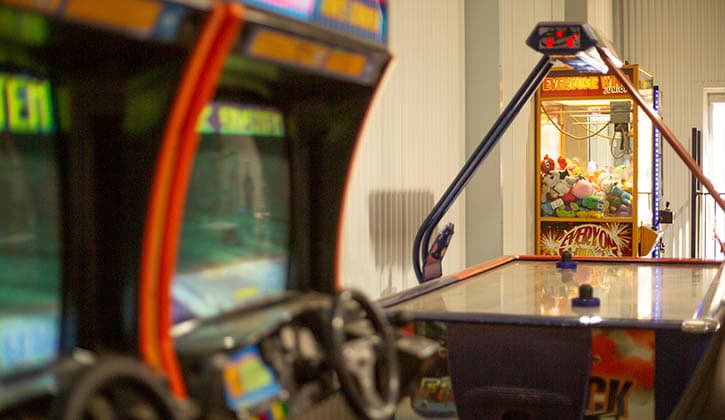 725X420 NRMA Mildura Holiday Park Arcade Room
