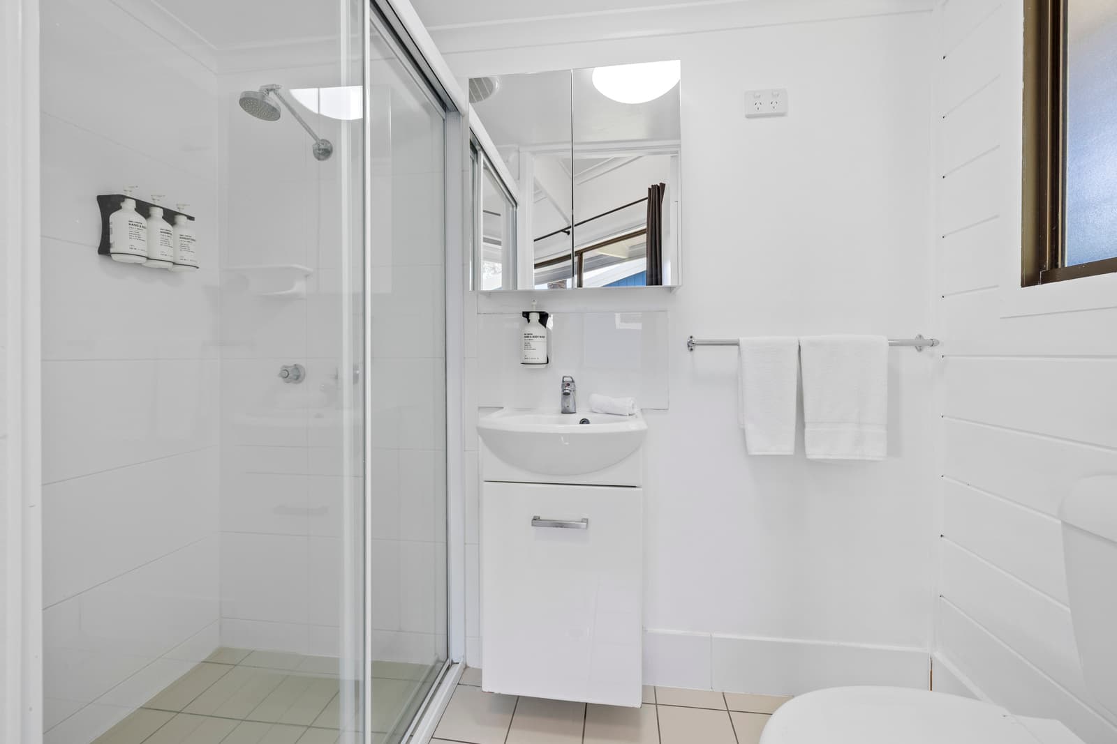 Studio Cabin Bathroom