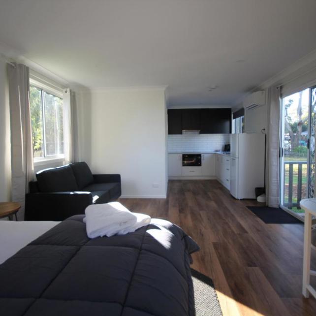 Studio Cabin - Sleeps 2 | Wonthaggi Park Lane Holiday Park