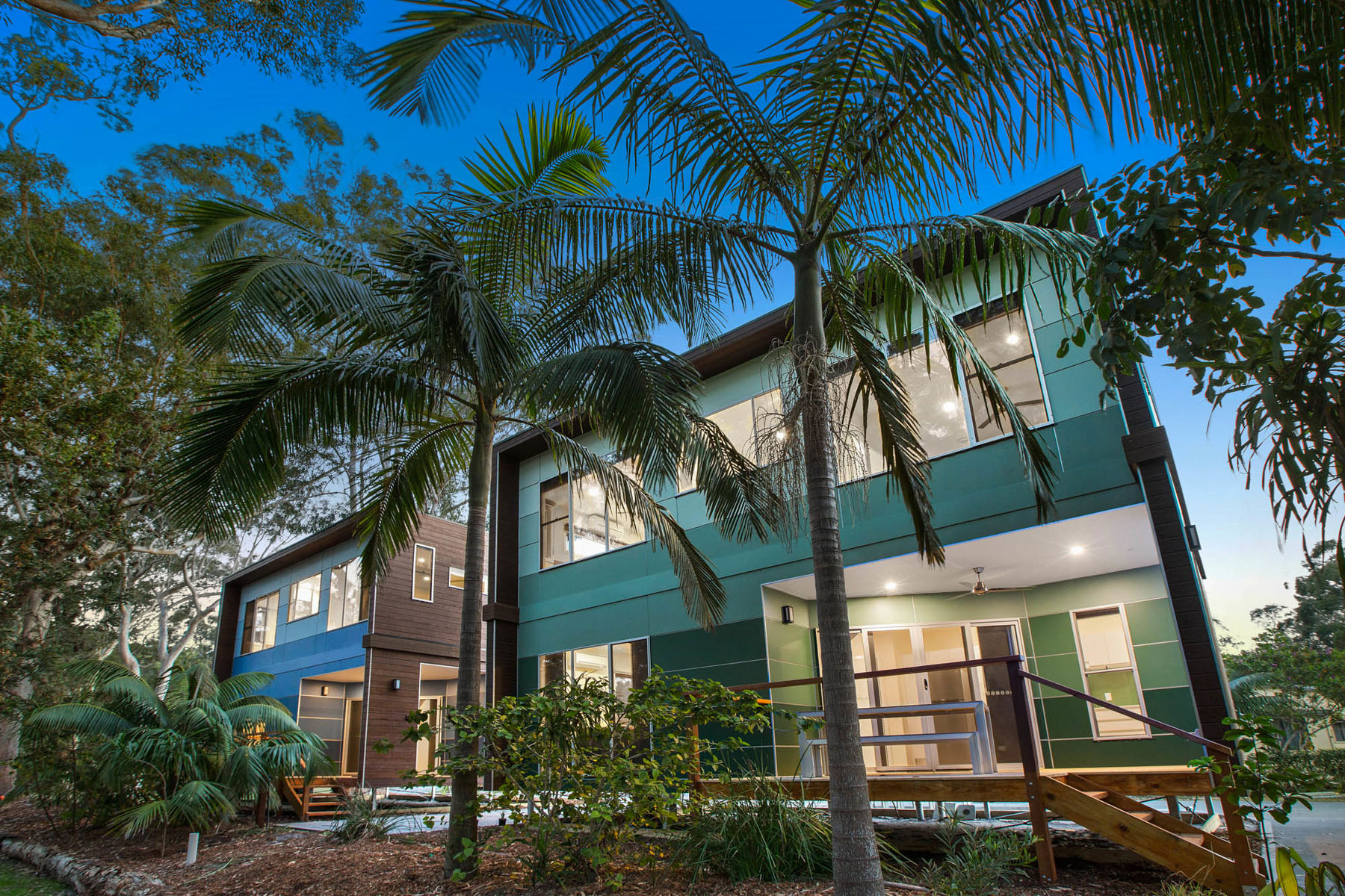Ngurra Lodge Exterior Green And Blue